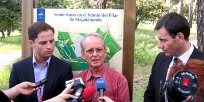 Borja Cabezón y Tomás Gómez se reúnen en el Monte del Pilar para reclamar su uso público Borja Cabezón y Tomás Gómez se reúnen en el Monte del Pilar para reclamar su uso público