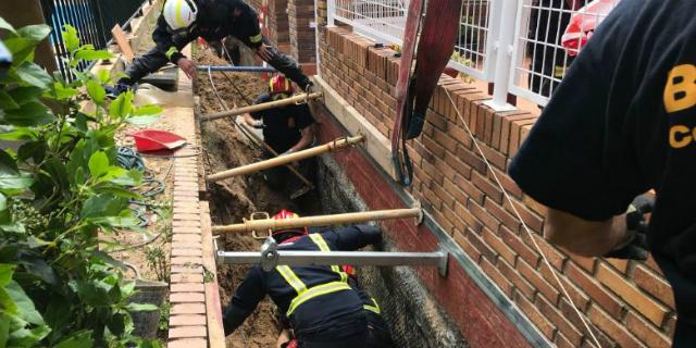 Rescatado un obrero atrapado en una zanja en Majadahonda Rescatado un obrero atrapado en una zanja en Majadahonda
