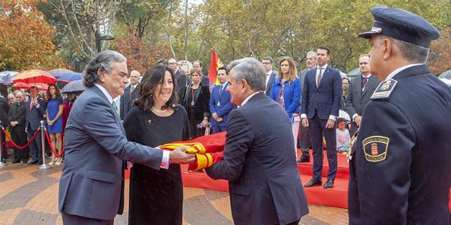 El homenaje a la bandera congregó un año más a cientos de vecinos de Majadahonda El homenaje a la bandera congregó un año más a cientos de vecinos de Majadahonda