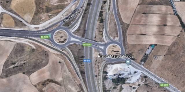Fallece un hombre de 45 años tras un choque de su automóvil contra un árbol en una rotonda de Majadahonda