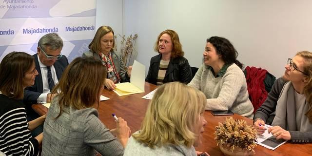 El Ayuntamiento destina cerca de 180.000 euros para financiar los servicios de ampliación horaria y los auxiliares de educación infantil 