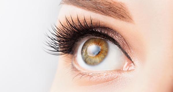 Hacer compatibles las lentillas y el maquillaje no es imposible Hacer compatibles las lentillas y el maquillaje no es imposible