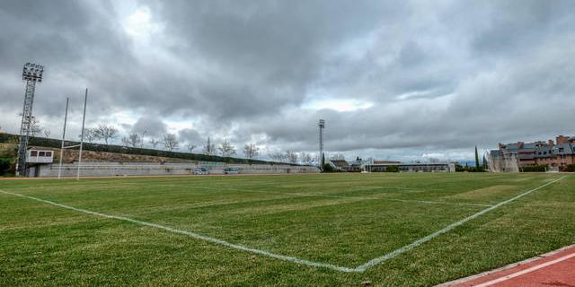 El campo de rugby de Majadahonda estrena césped natural