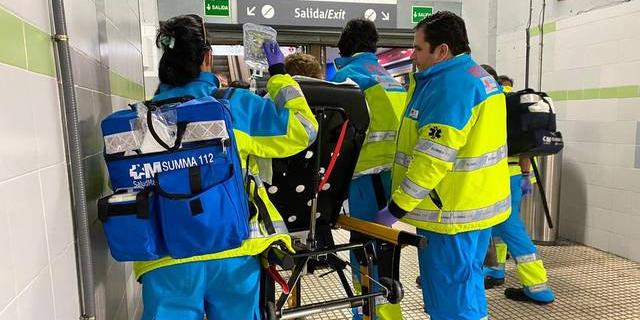 Una mujer herida grave en la estación de Majadahonda tras quedar su mano enganchada en la puerta de un tren Una mujer herida grave en la estación de Majadahonda tras quedar su mano enganchada en la puerta de un tren