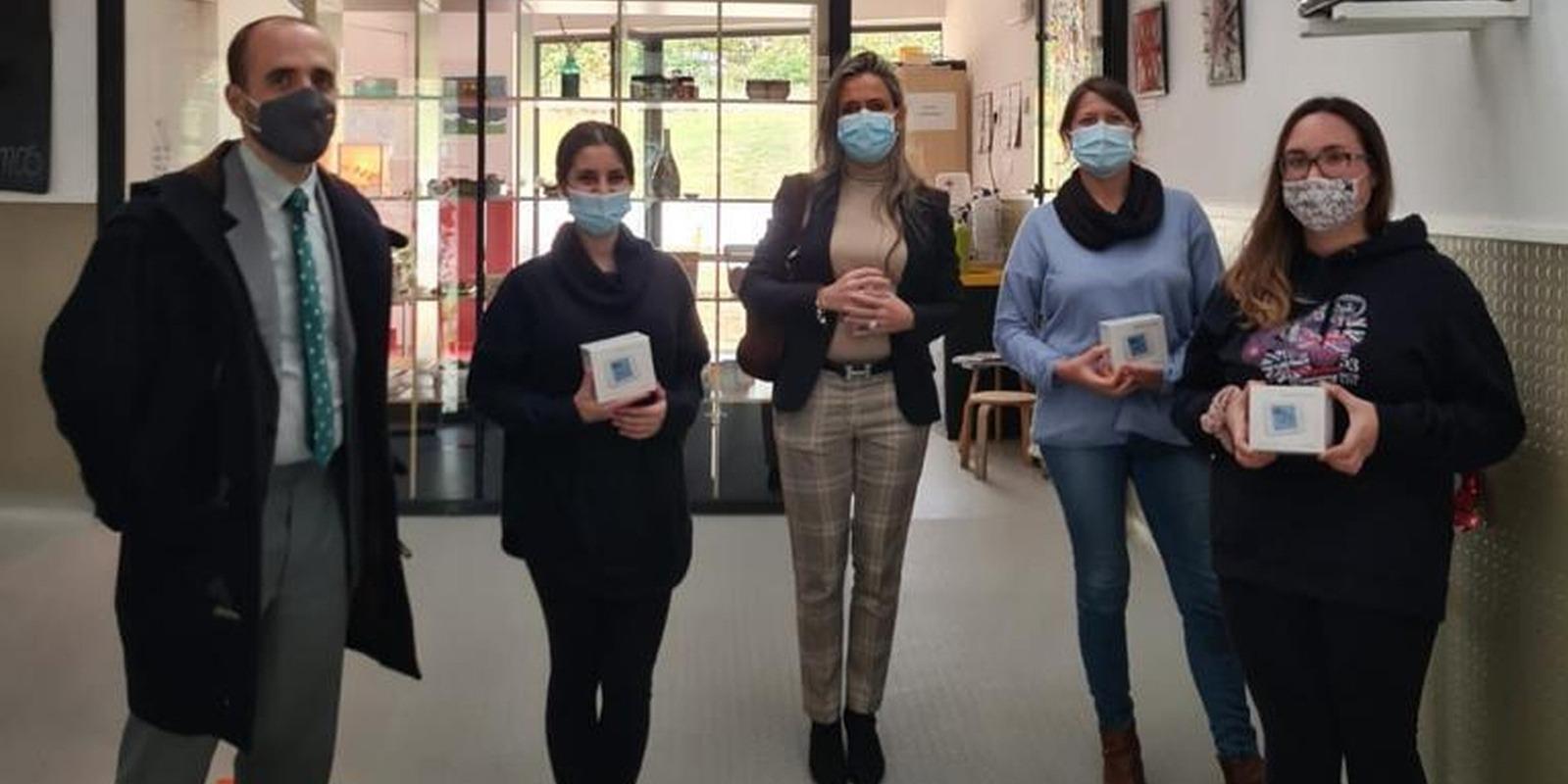 El Ayuntamiento entrega 70 medidores de CO2 a los centros educativos de Majadahonda El Ayuntamiento entrega 70 medidores de CO2 a los centros educativos de Majadahonda
