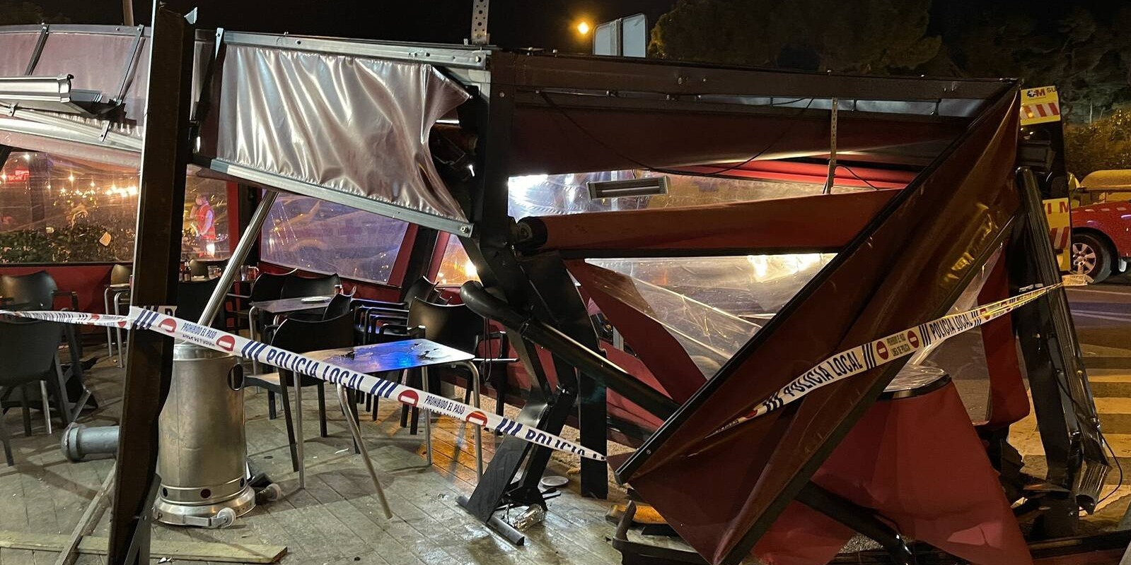 Tres heridos al empotrarse un coche contra la terraza del Restaurante La Bodeguita de Majadahonda Tres heridos al empotrarse un coche contra la terraza del Restaurante La Bodeguita de Majadahonda