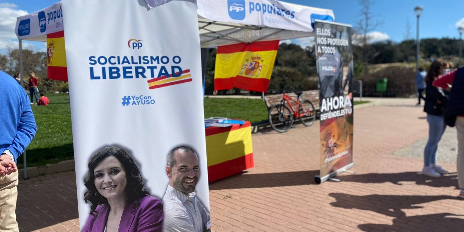 El PP de Majadahonda recoge más de un millar de firmas en apoyo a las Fuerzas y Cuerpos de Seguridad del Estado El PP de Majadahonda recoge más de un millar de firmas en apoyo a las Fuerzas y Cuerpos de Seguridad del Estado