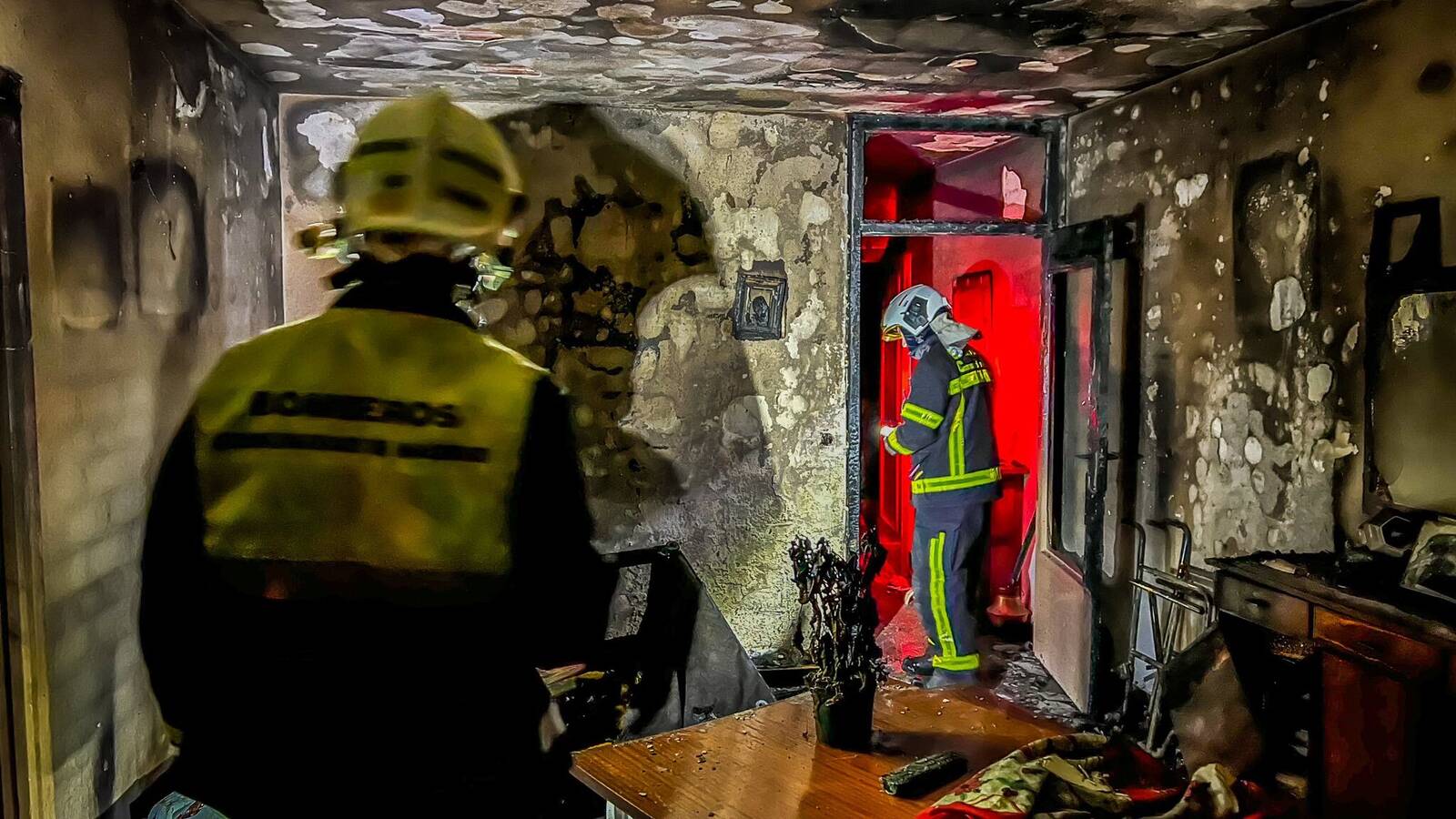 Un incendio en la calle de San Andrés de Majadahonda deja una mujer herida y obliga a desalojar un edificio Un incendio en la calle de San Andrés de Majadahonda deja una mujer herida y obliga a desalojar un edificio