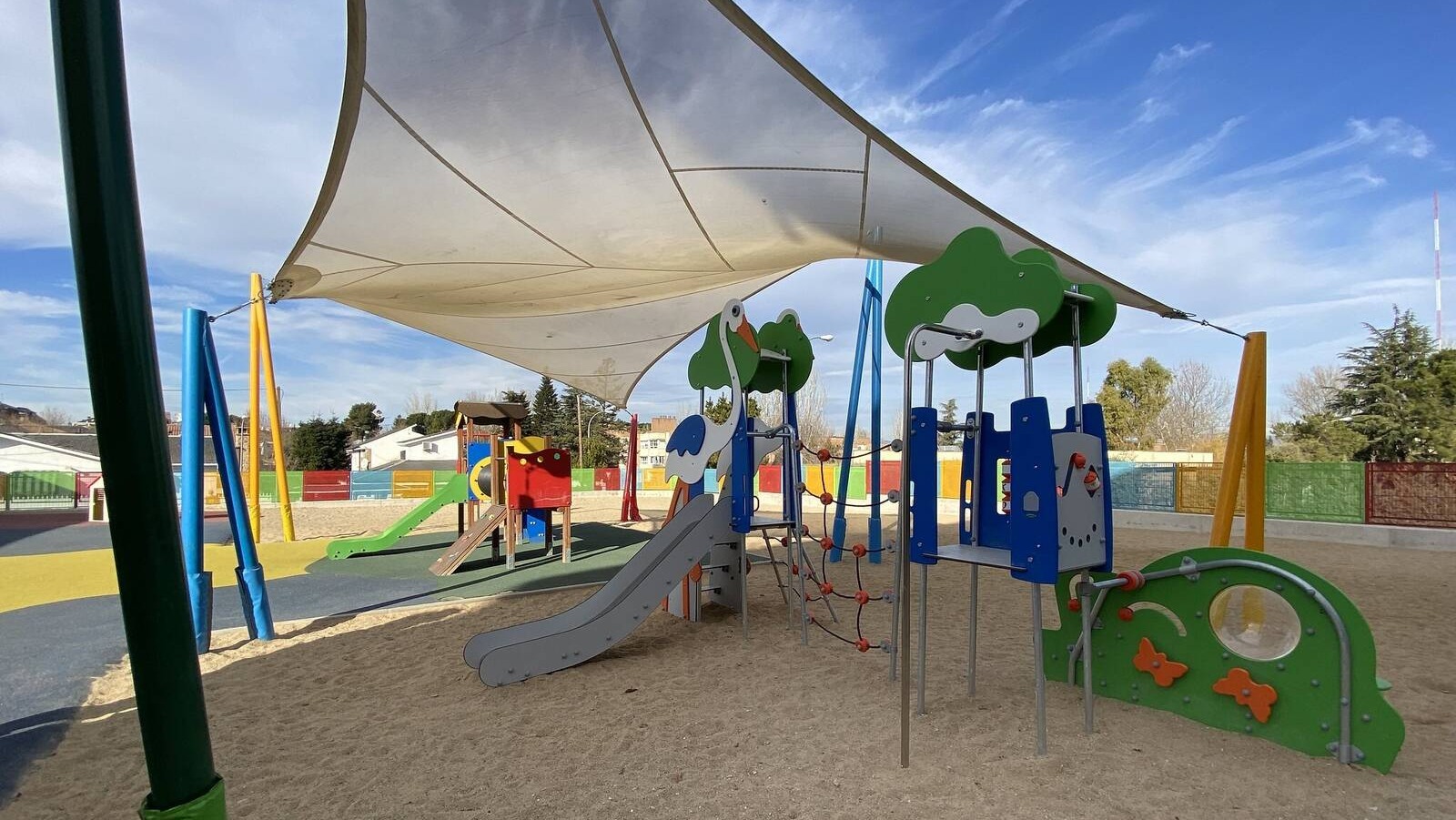 Majadahonda comienza la renovación de las zonas infantiles en parques y colegios