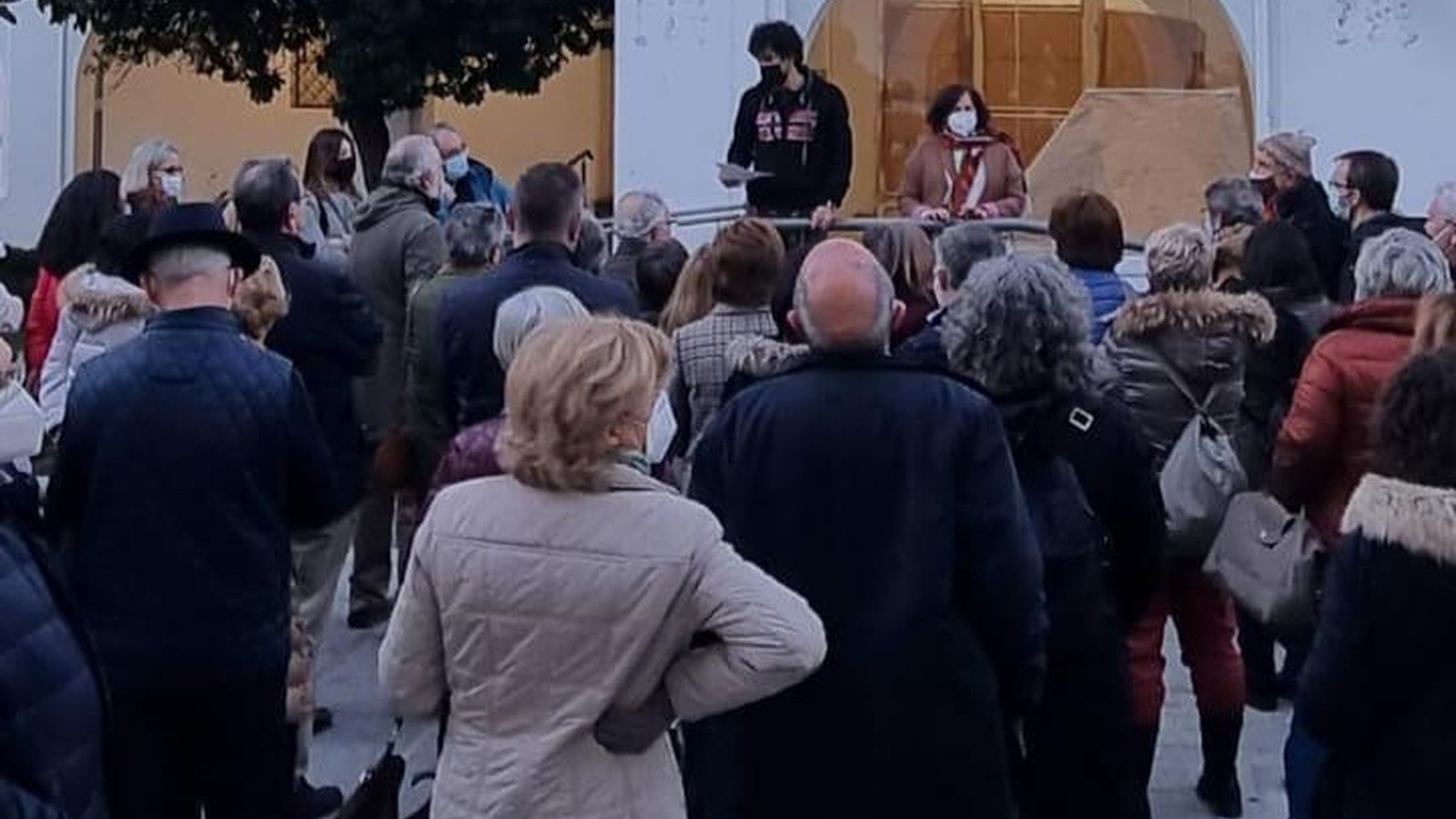 El PSOE acusa al alcalde de "empeñarse" en demoler Huerta Vieja y dejar sin servicio a 1.200 usuarios El PSOE acusa al alcalde de "empeñarse" en demoler Huerta Vieja y dejar sin servicio a 1.200 usuarios