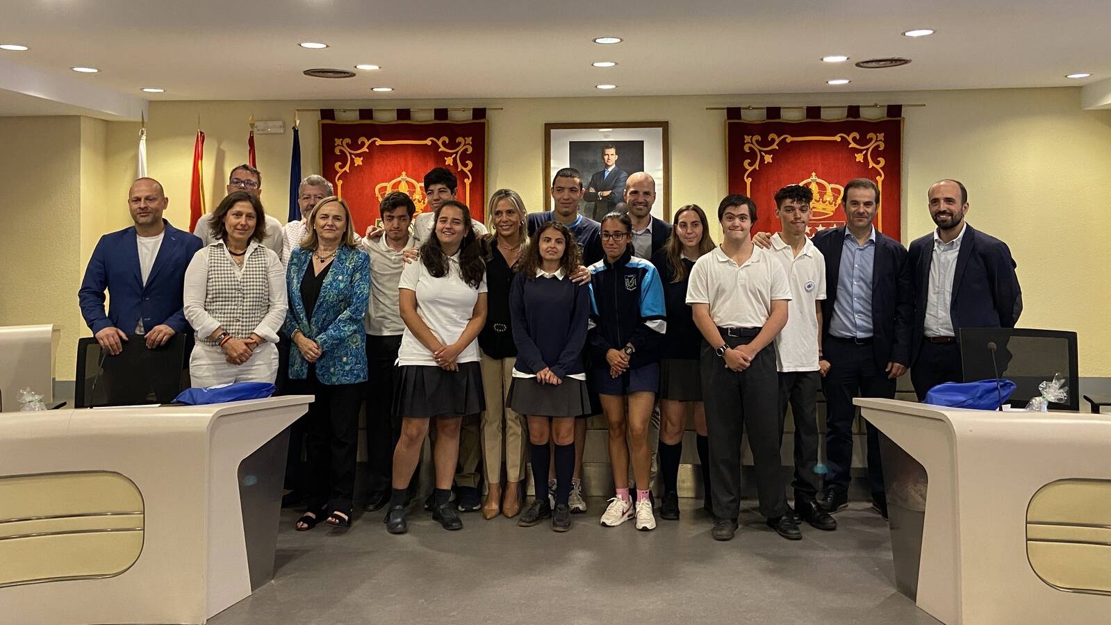 Alumnos del colegio Virgen de Lourdes culminan sus prácticas en el Ayuntamiento de Majadahonda Alumnos del colegio Virgen de Lourdes culminan sus prácticas en el Ayuntamiento de Majadahonda
