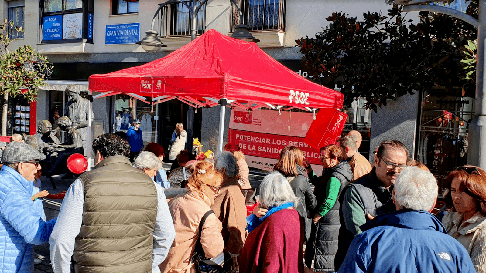 El PSOE de Majadahonda pide firmas para la construcción del tercer centro de salud, un nuevo edificio de salud mental y una ambulancia medicalizada El PSOE de Majadahonda pide firmas para la construcción del tercer centro de salud, un nuevo edificio de salud mental y una ambulancia medicalizada