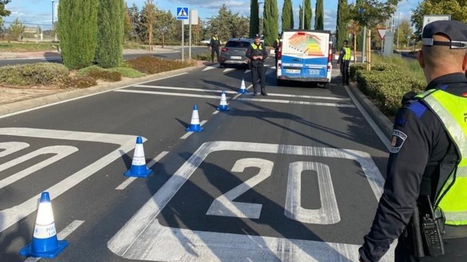 La Policía Local de Majadahonda controla el uso de móviles en los vehículos de la ciudad La Policía Local de Majadahonda controla el uso de móviles en los vehículos de la ciudad