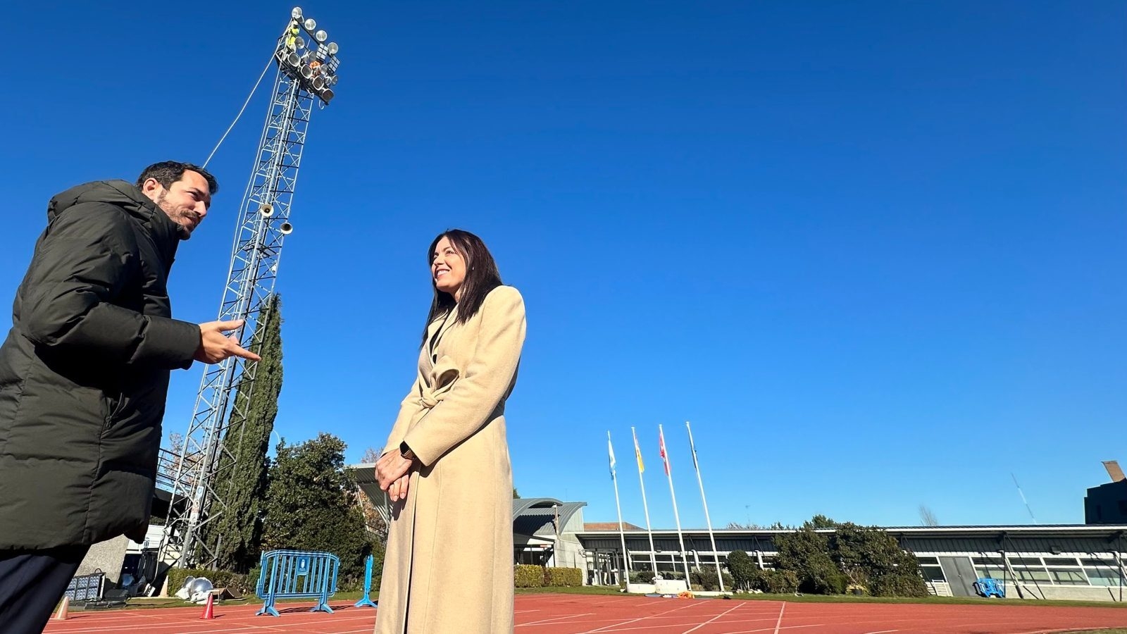 Majadahonda moderniza la iluminación de su pista de atletismo con tecnología LED Majadahonda moderniza la iluminación de su pista de atletismo con tecnología LED