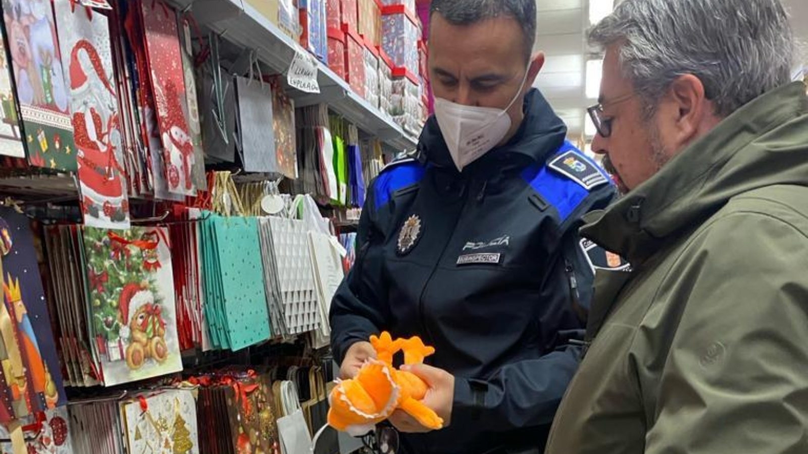 La Policía Local de Majadahonda verifica la seguridad de los juguetes vendidos en el municipio La Policía Local de Majadahonda verifica la seguridad de los juguetes vendidos en el municipio