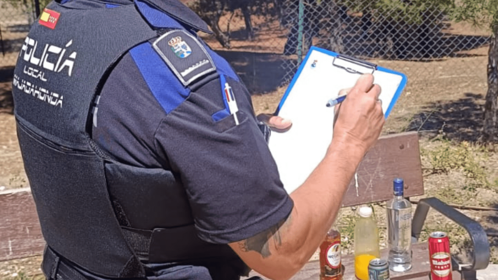 Majadahonda lanza una campaña estival contra el botellón para proteger el orden público y a los menores Majadahonda lanza una campaña estival contra el botellón para proteger el orden público y a los menores