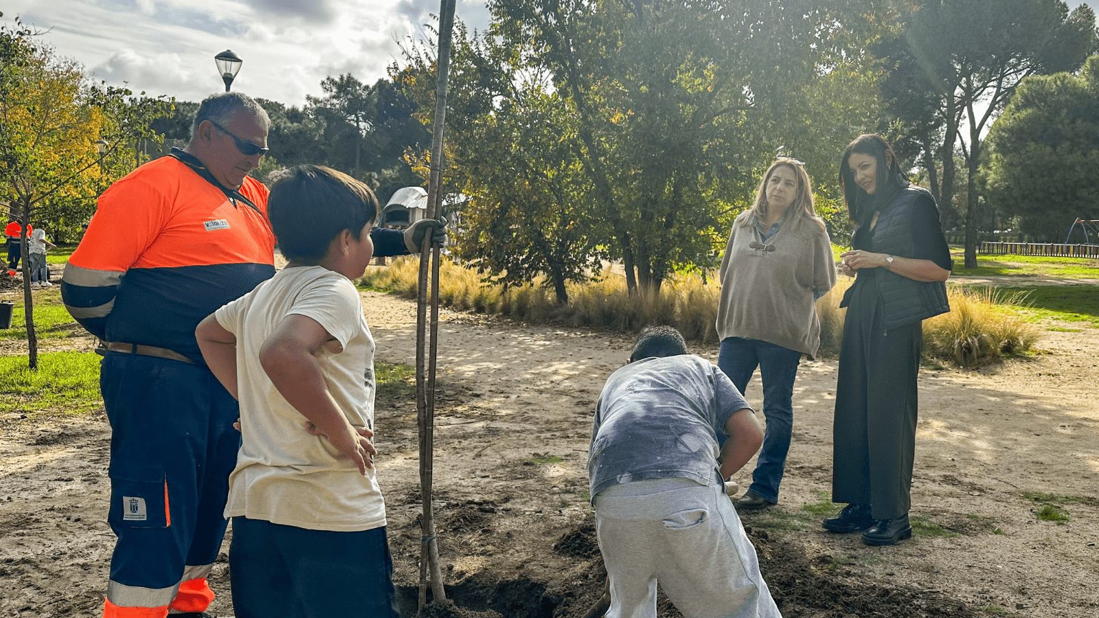 Los escolares de Majadahonda plantan árboles en el Parque Cerro del Aire para fomentar el medioambiente Los escolares de Majadahonda plantan árboles en el Parque Cerro del Aire para fomentar el medioambiente