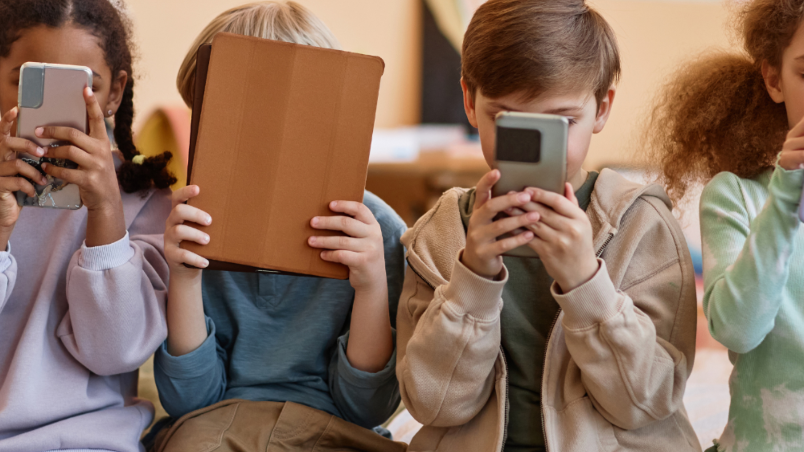 La Escuela de Padres de Majadahonda aborda cómo establecer límites y mejorar la comunicación con los hijos La Escuela de Padres de Majadahonda aborda cómo establecer límites y mejorar la comunicación con los hijos