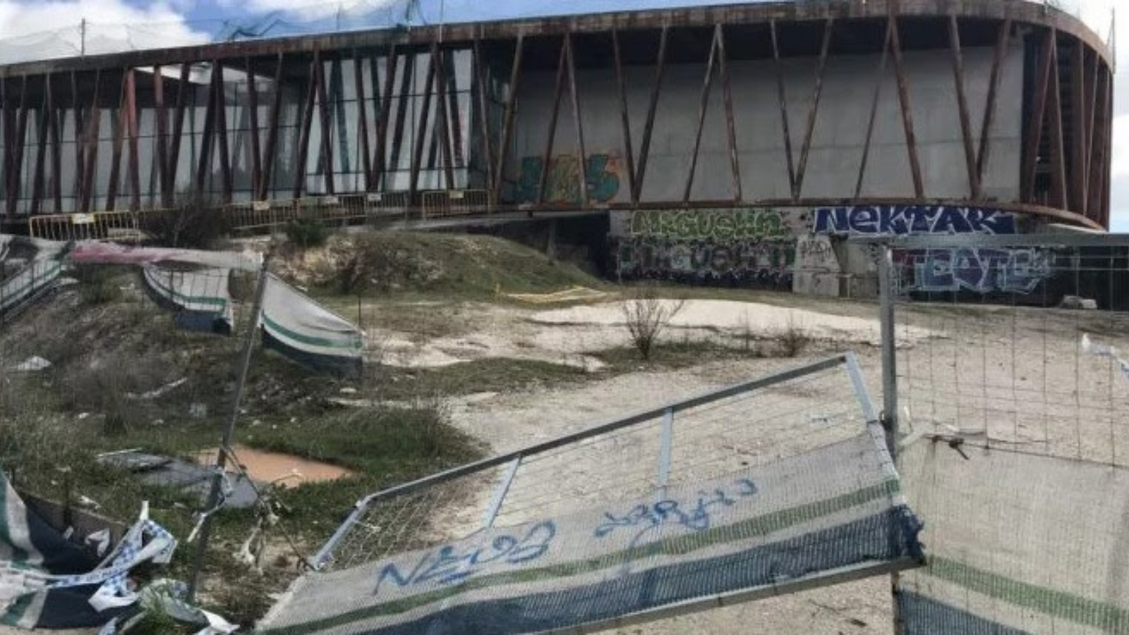  El PSOE denuncia el abandono de la London