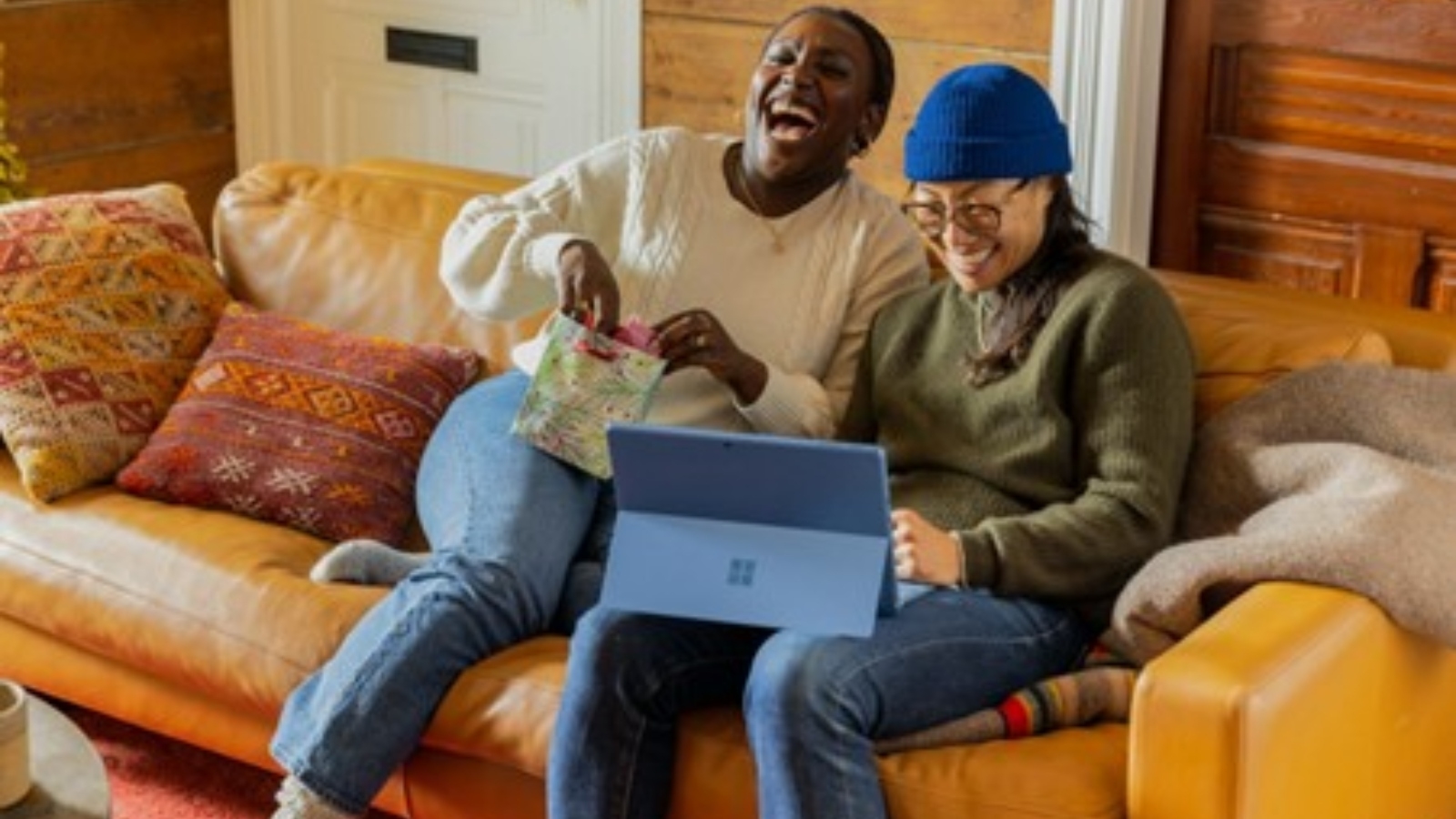 Cómo planear una noche entre amigos Cómo planear una noche entre amigos