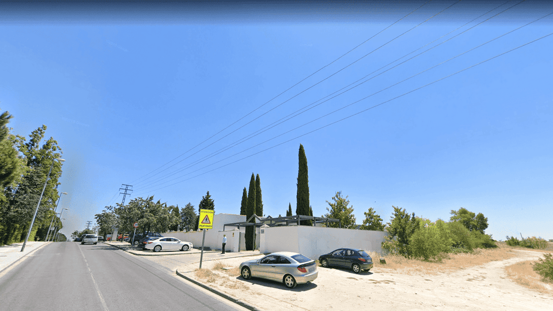 Los vecinos de la zona del cementerio de Majadahonda denuncian suciedad, abandono y botellones