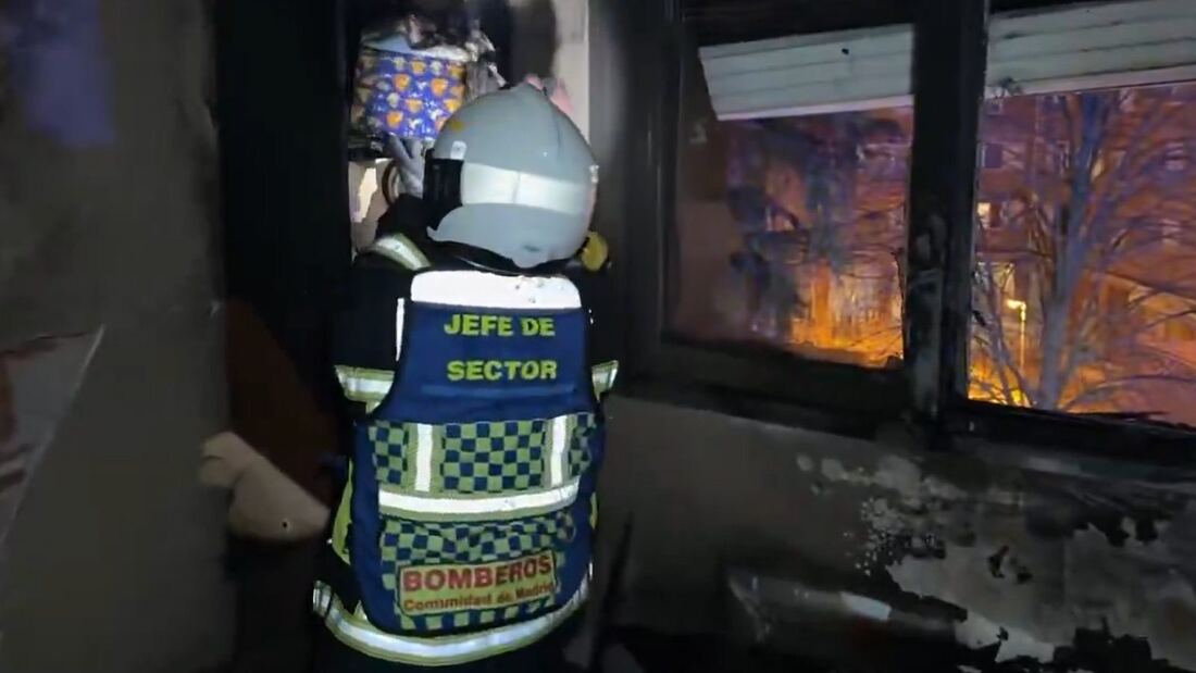 Un incendio destruye una vivienda en Majadahonda y deja tres heridos leves por inhalación de humo