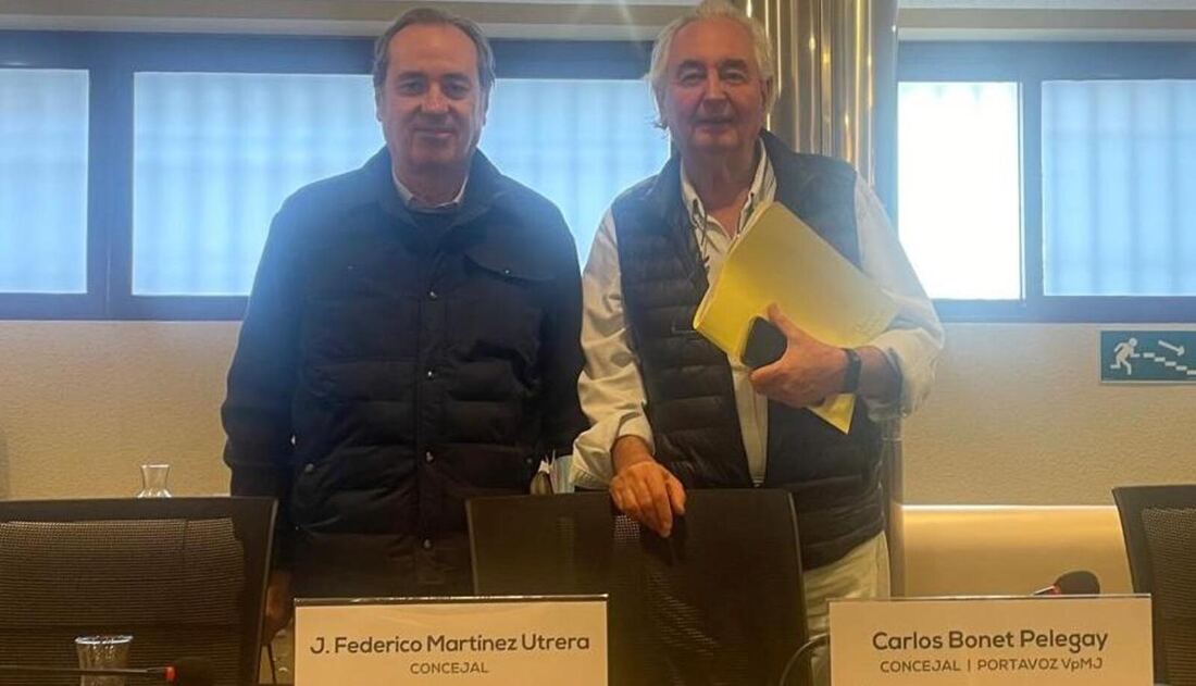 Paneles solares en el colegio Federico García Lorca mientras persisten las quejas por su deterioro