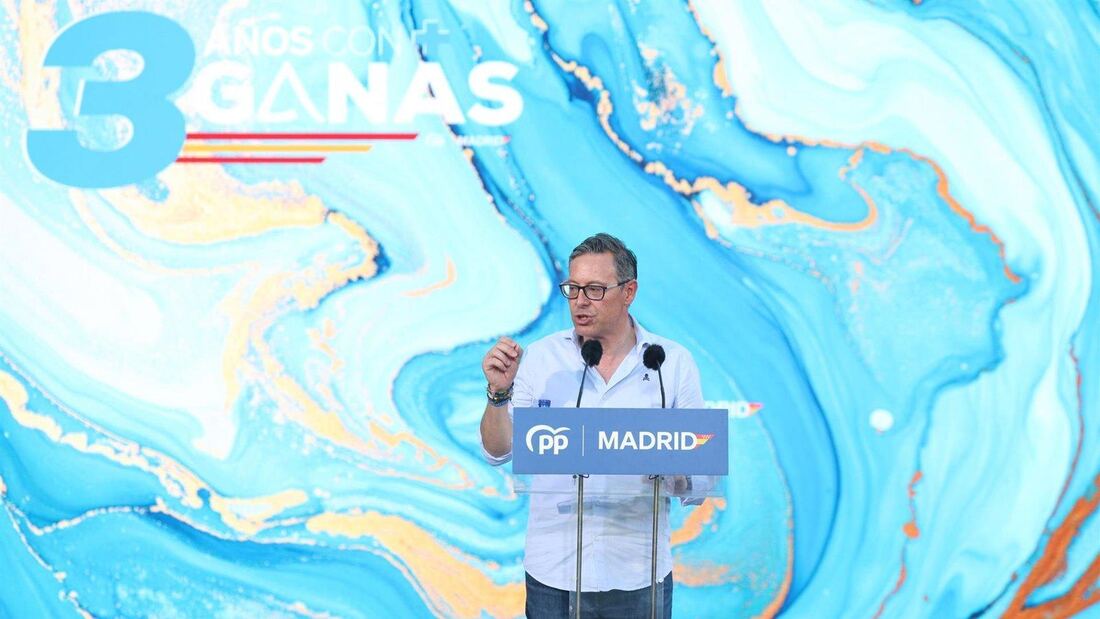 Serrano elogia la gestión de Lola Moreno en su visita a Majadahonda